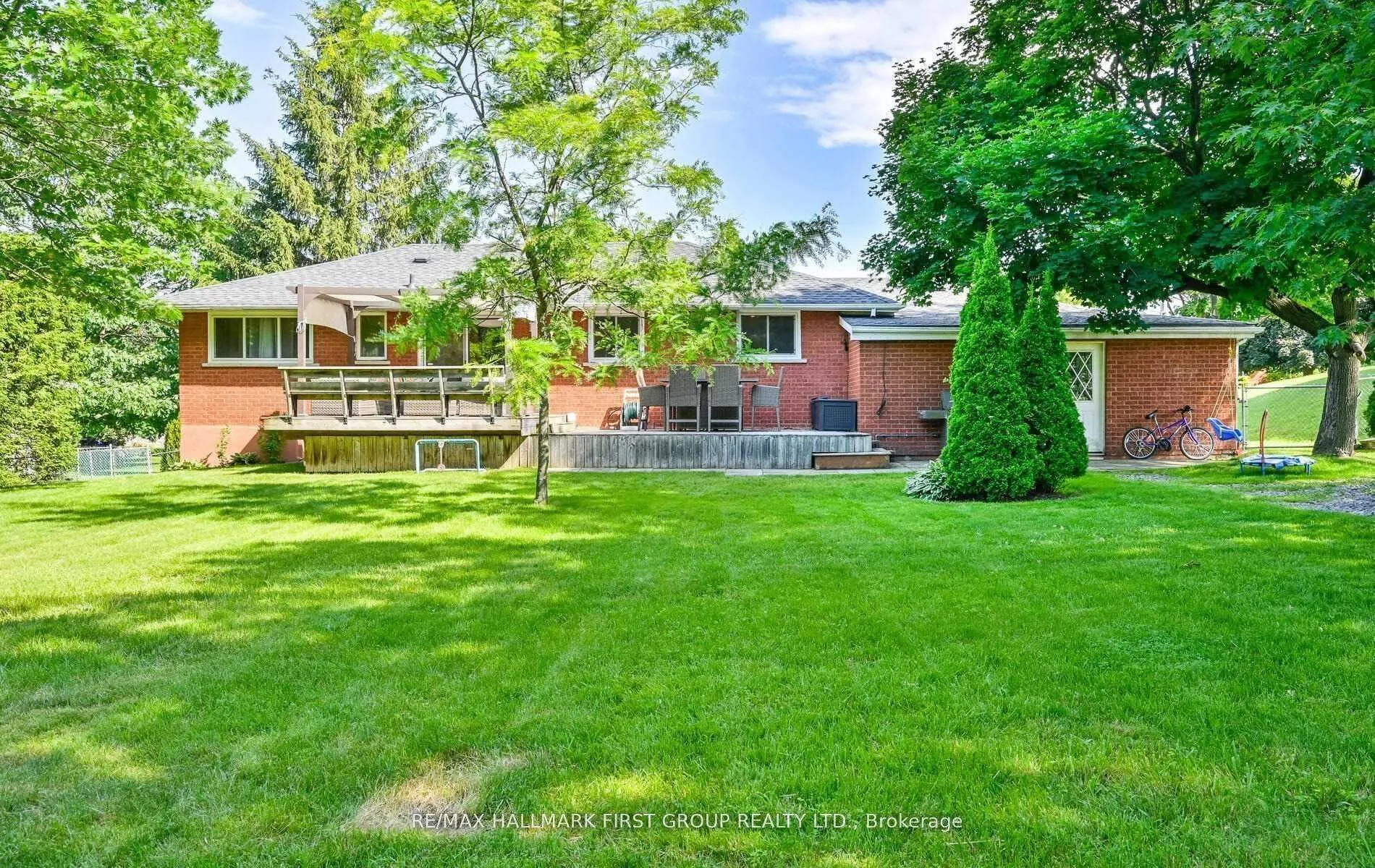 Photo 39 of 311 Frederick Street, Whitby, Blue Grass Meadows — HOMEH