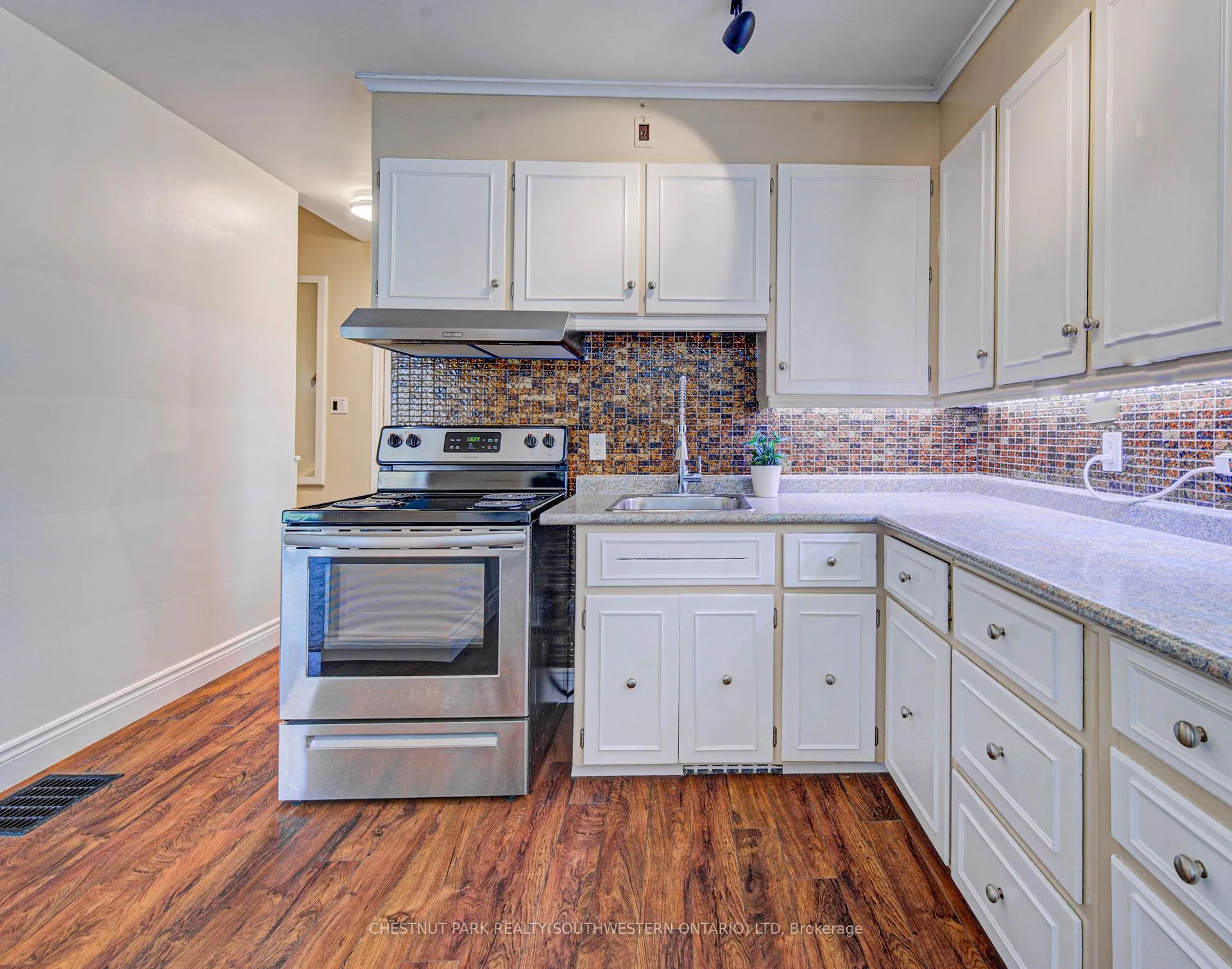 Photo 13 of 99 Belmont Avenue W, Kitchener — HOMEH