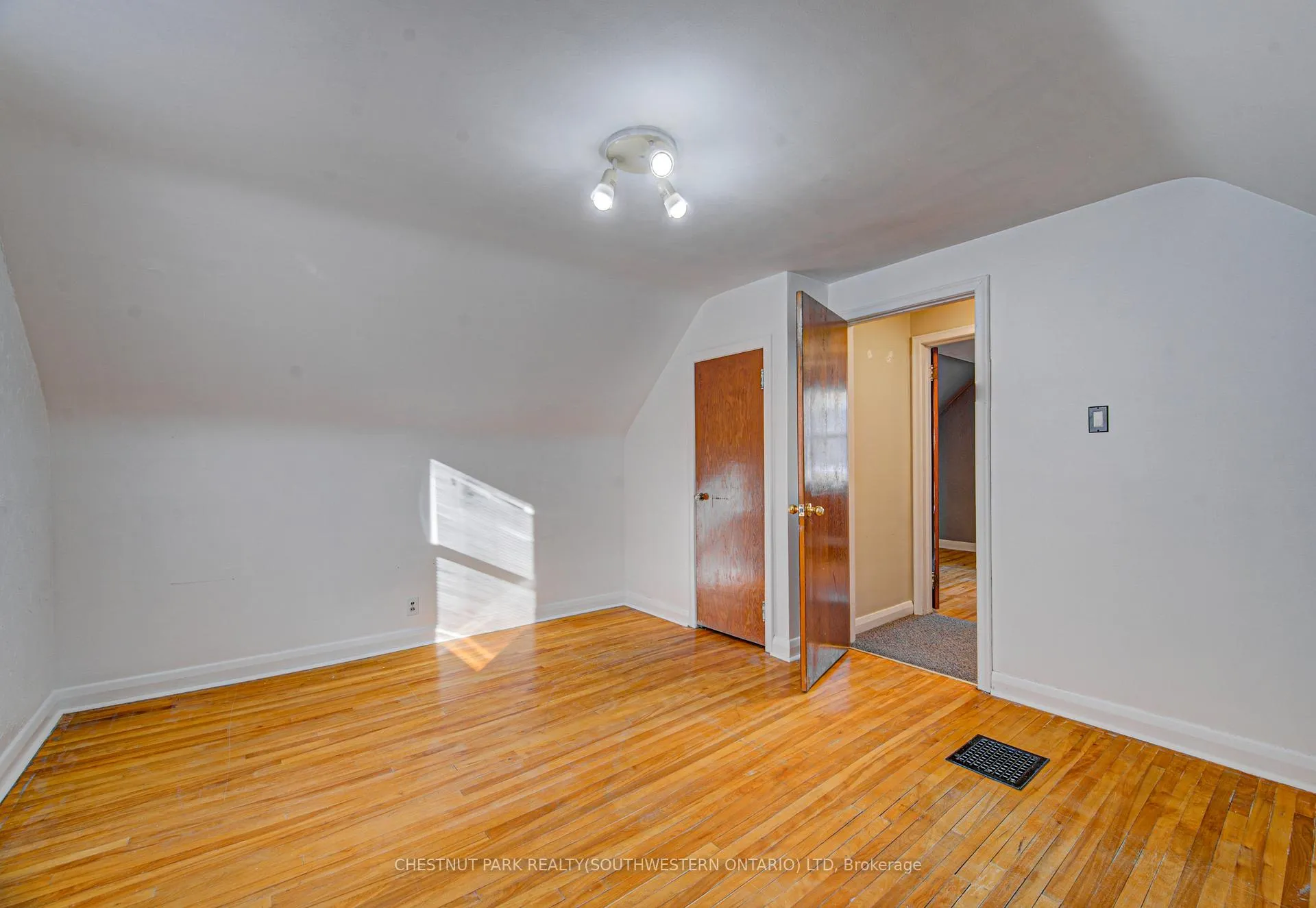 Photo 24 of 99 Belmont Avenue W, Kitchener — HOMEH