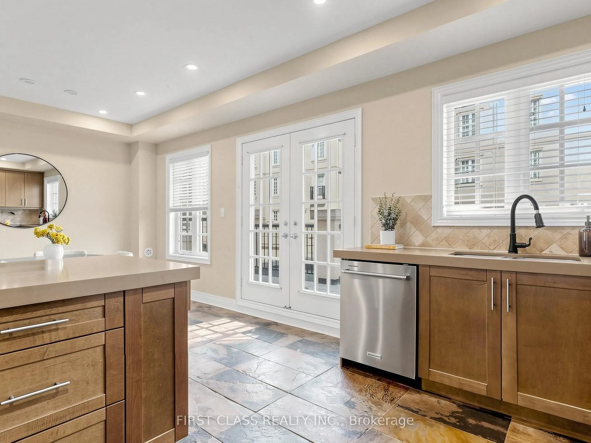Photo 4 of 40 Bonnycastle Road, Markham, Unionville — HOMEH