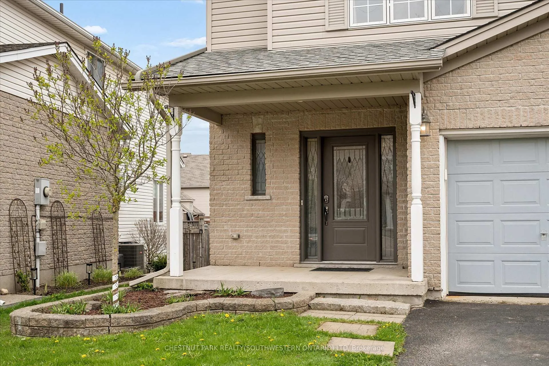 Photo 5 of 641 Interlaken Drive, Waterloo — HOMEH