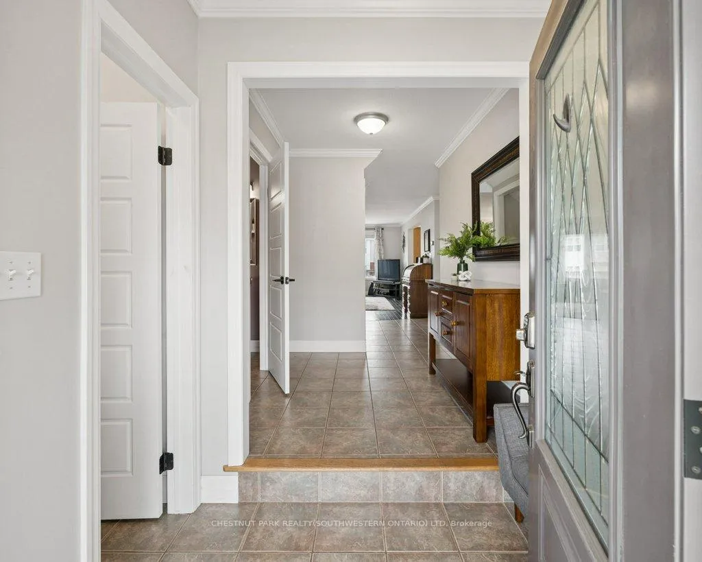 Photo 6 of 641 Interlaken Drive, Waterloo — HOMEH