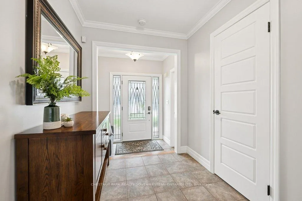 Photo 8 of 641 Interlaken Drive, Waterloo — HOMEH