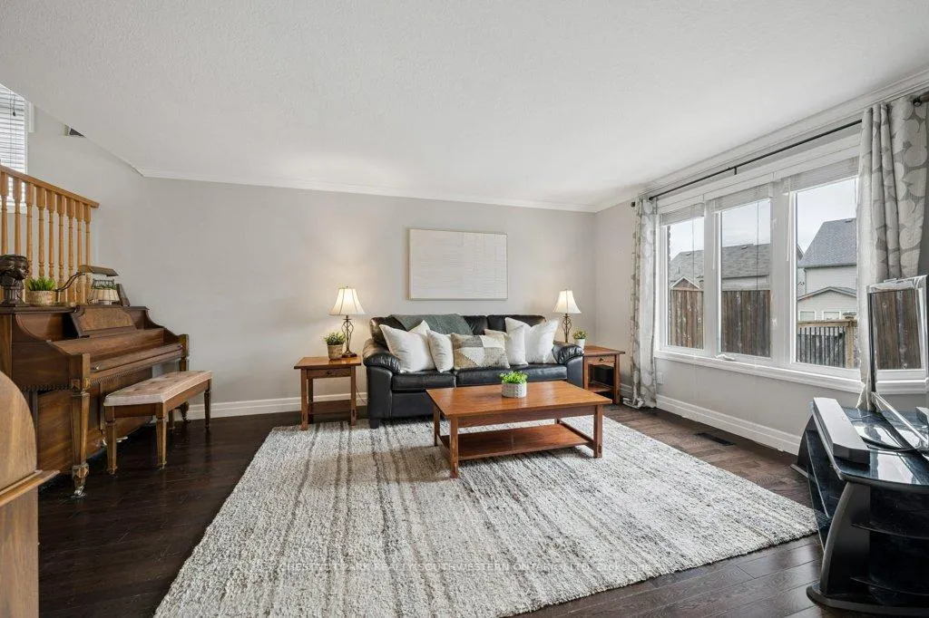 Photo 10 of 641 Interlaken Drive, Waterloo — HOMEH