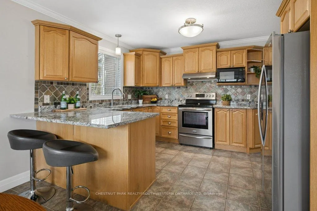 Photo 15 of 641 Interlaken Drive, Waterloo — HOMEH