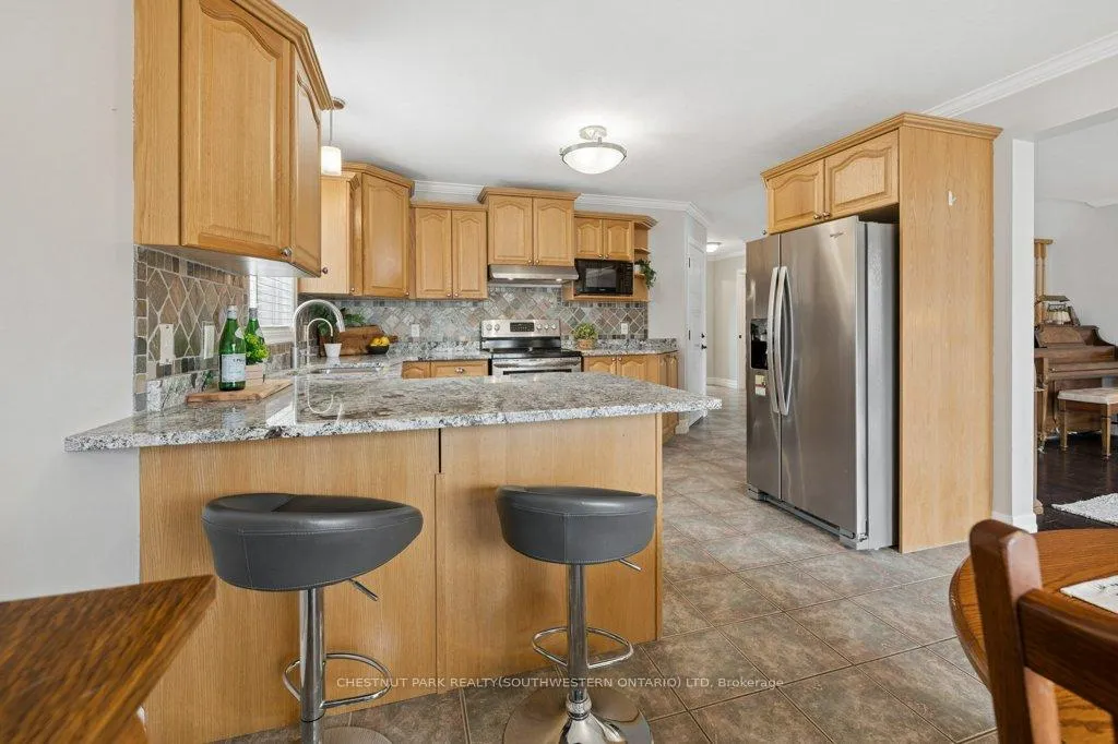 Photo 17 of 641 Interlaken Drive, Waterloo — HOMEH