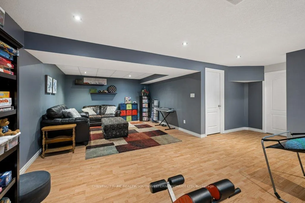Photo 30 of 641 Interlaken Drive, Waterloo — HOMEH