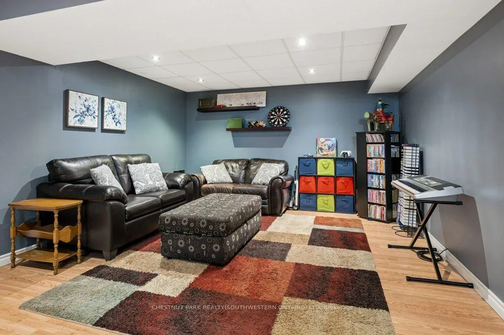 Photo 31 of 641 Interlaken Drive, Waterloo — HOMEH