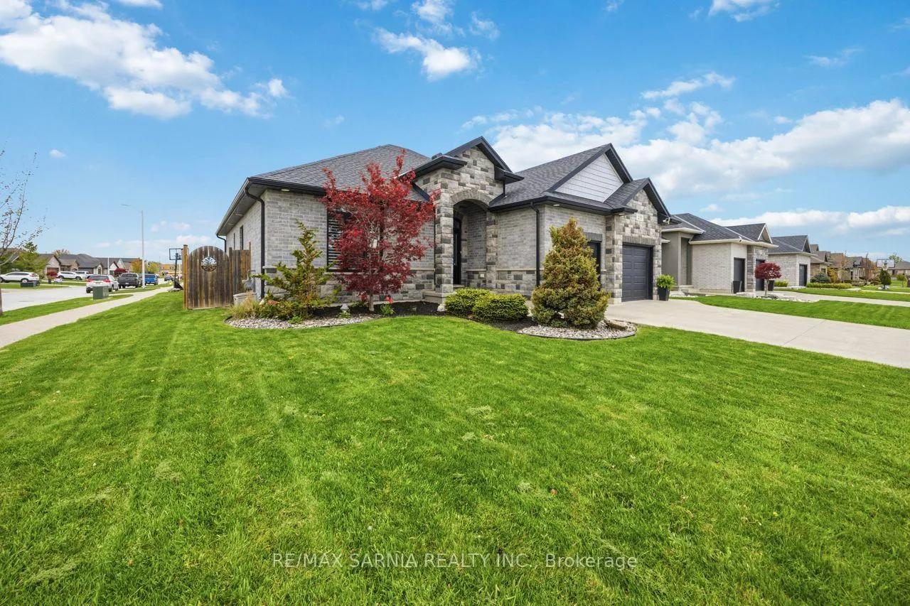 Photo 2 of 233 Paolo Street, Sarnia — HOMEH