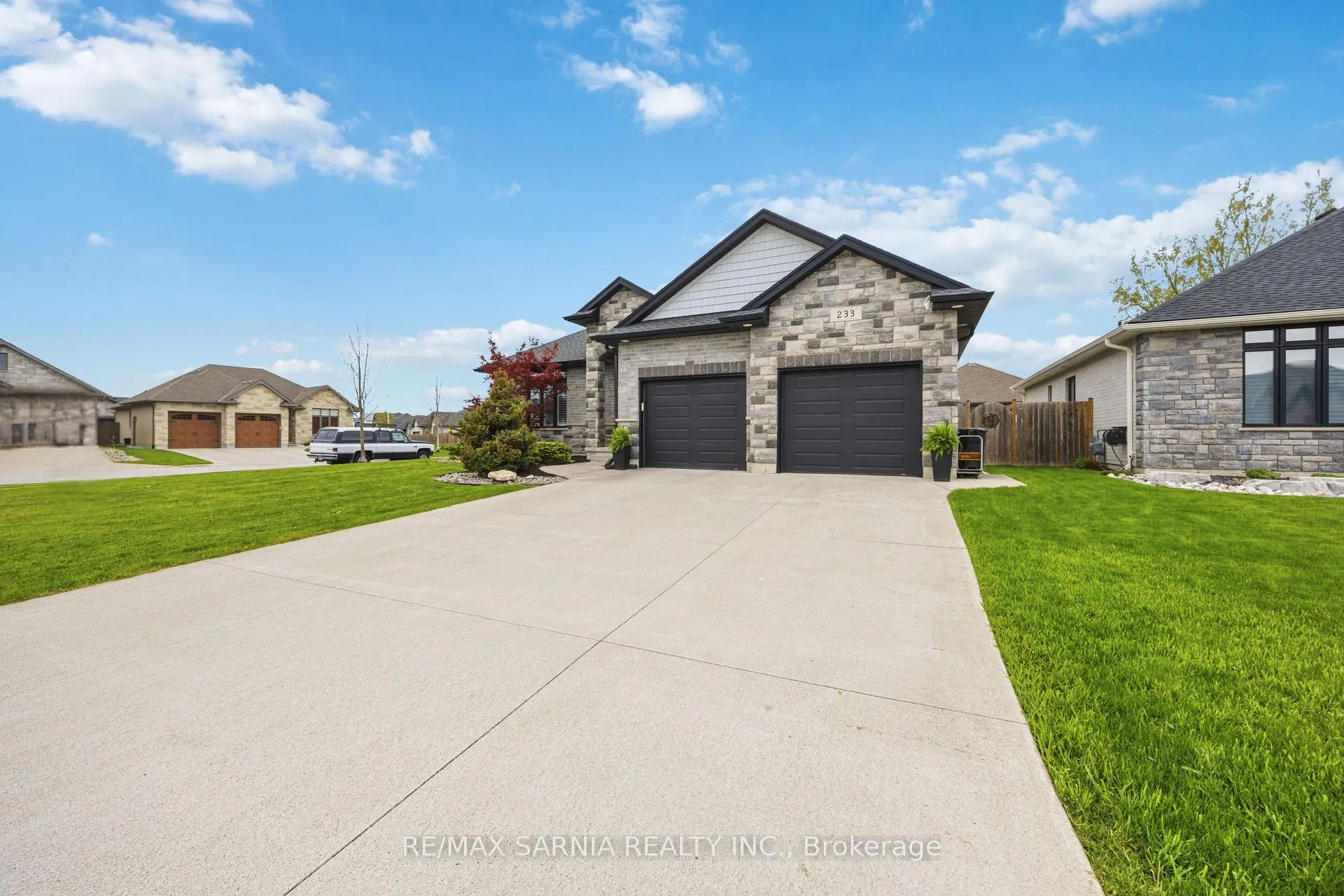 Photo 3 of 233 Paolo Street, Sarnia — HOMEH