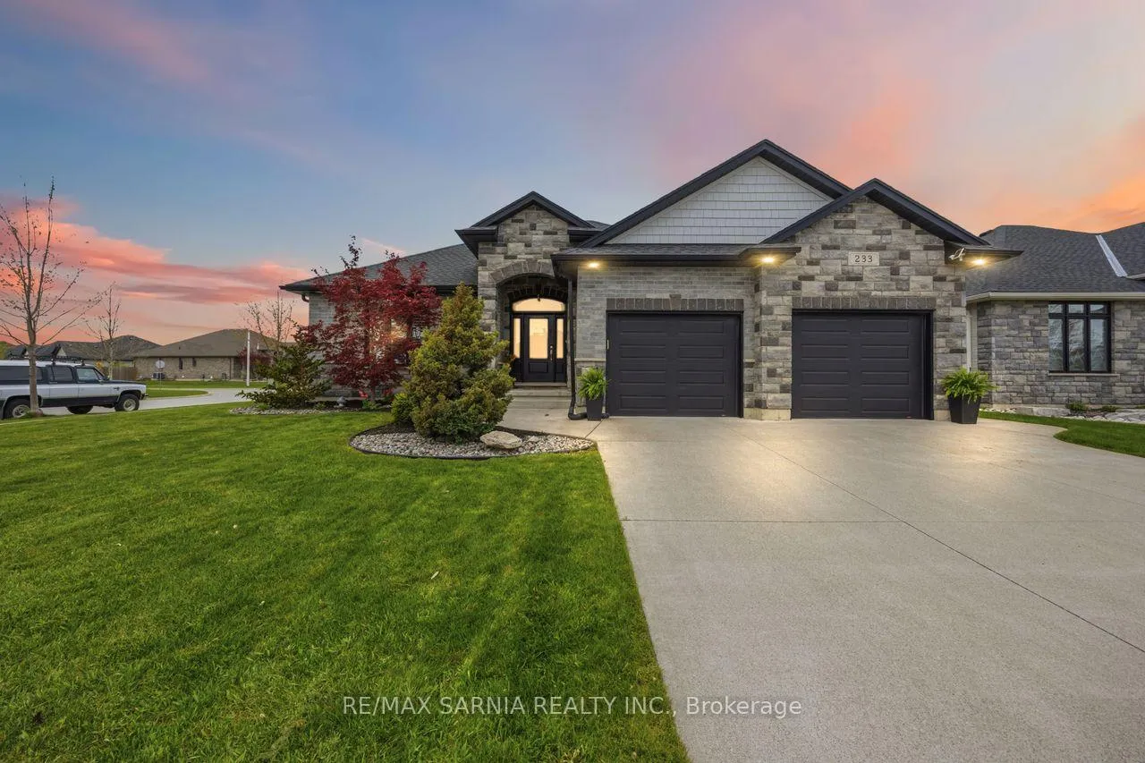 Photo 4 of 233 Paolo Street, Sarnia — HOMEH