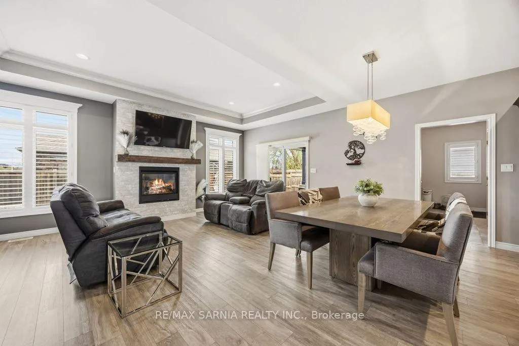 Photo 6 of 233 Paolo Street, Sarnia — HOMEH