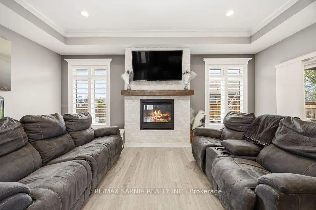 Photo 7 of 233 Paolo Street, Sarnia — HOMEH