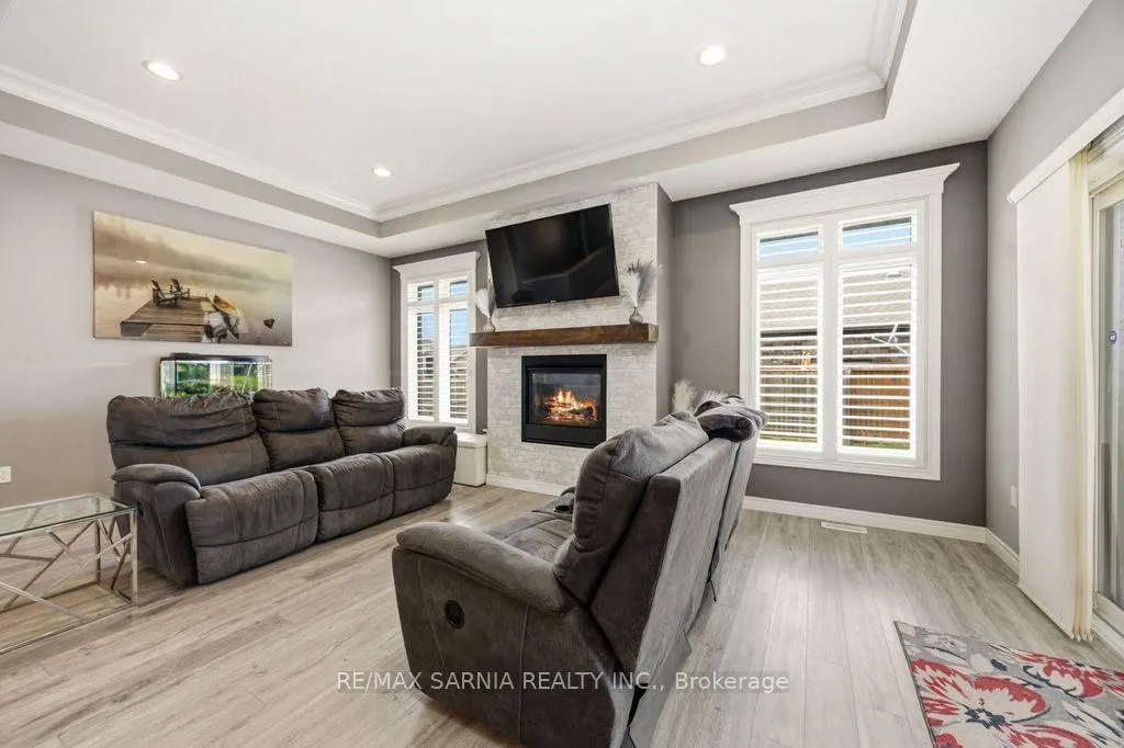Photo 8 of 233 Paolo Street, Sarnia — HOMEH
