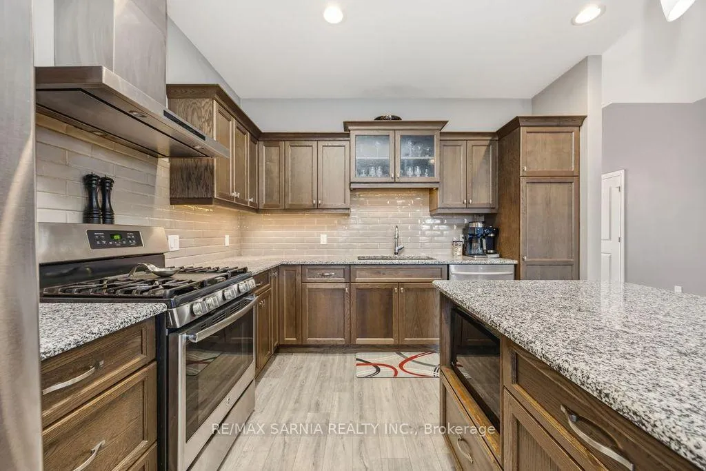 Photo 9 of 233 Paolo Street, Sarnia — HOMEH