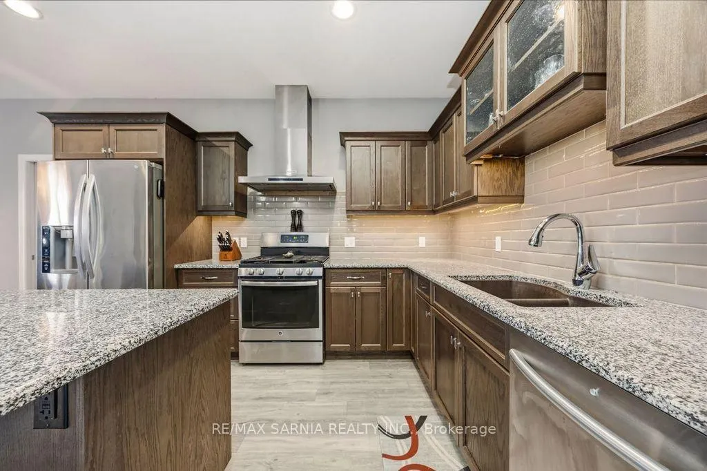 Photo 12 of 233 Paolo Street, Sarnia — HOMEH