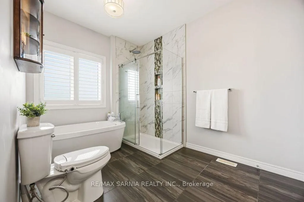 Photo 16 of 233 Paolo Street, Sarnia — HOMEH
