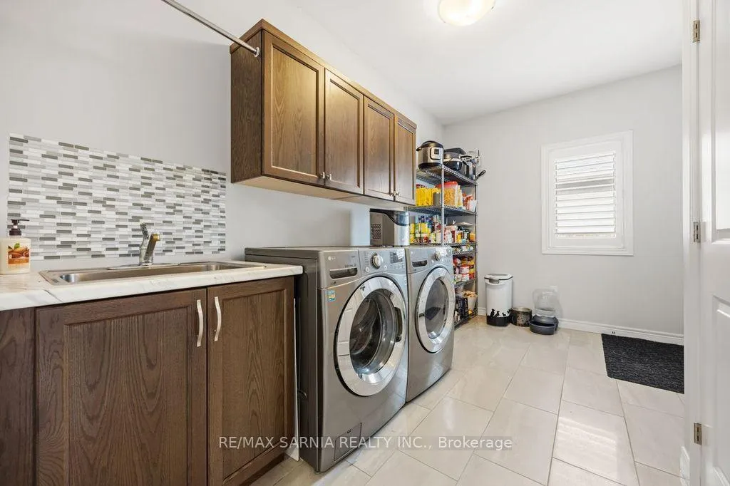 Photo 17 of 233 Paolo Street, Sarnia — HOMEH