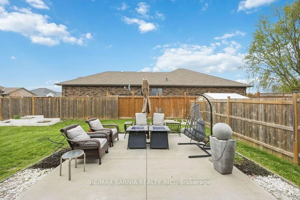Photo 40 of 233 Paolo Street, Sarnia — HOMEH