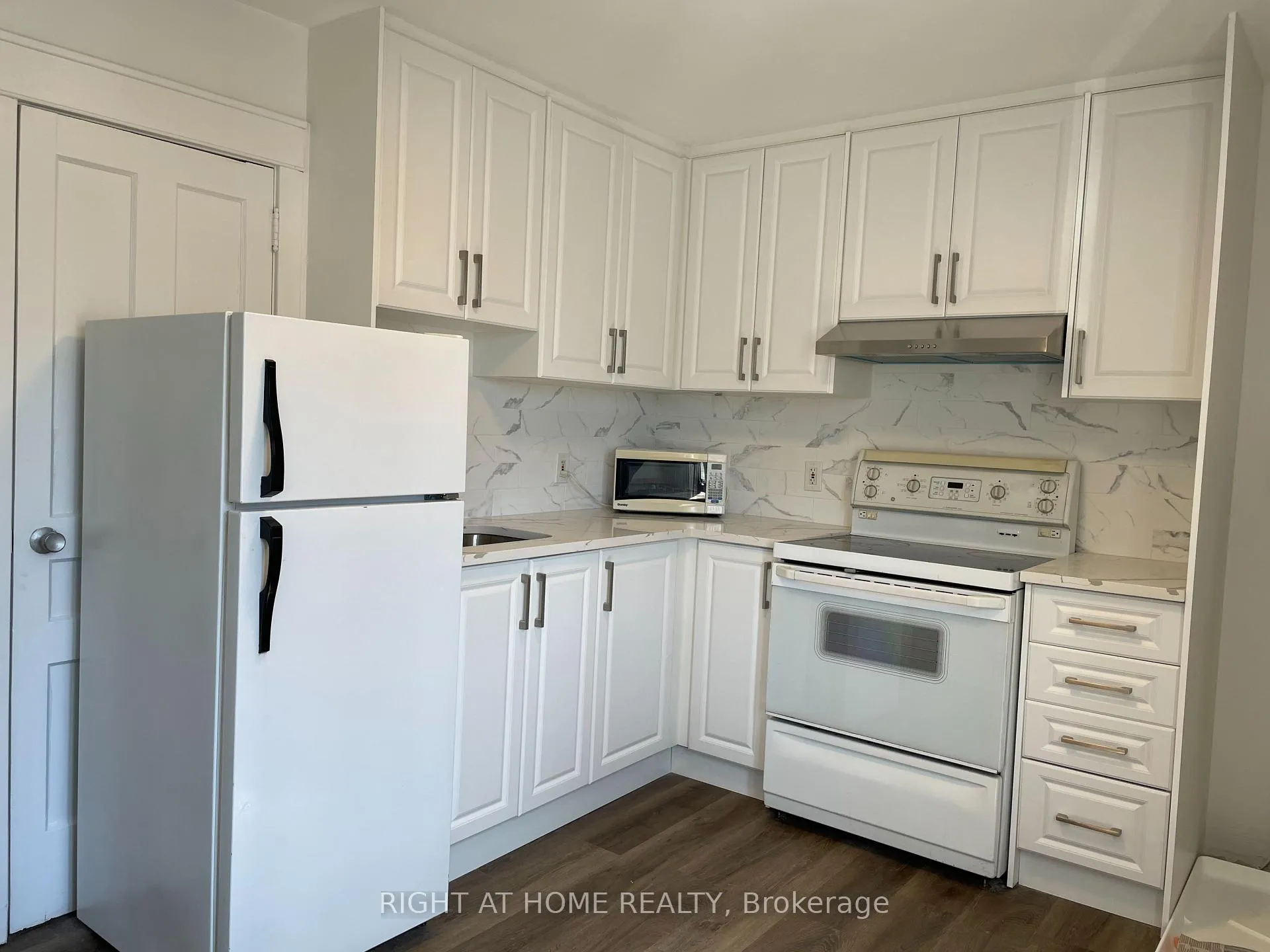 Photo 3 of 411B Preston Street, Ottawa, West Centre Town — HOMEH
