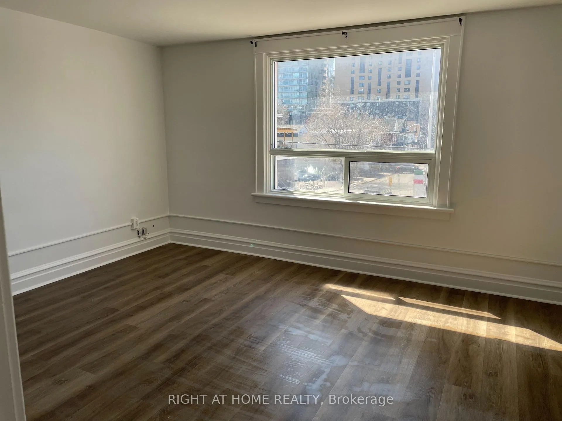 Photo 7 of 411B Preston Street, Ottawa, West Centre Town — HOMEH