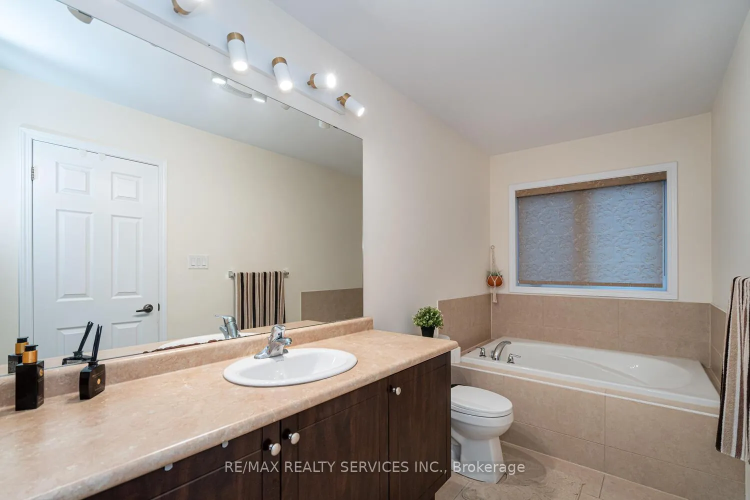 Photo 30 of 11 Hoover Road, Brampton, Northwest Brampton — HOMEH