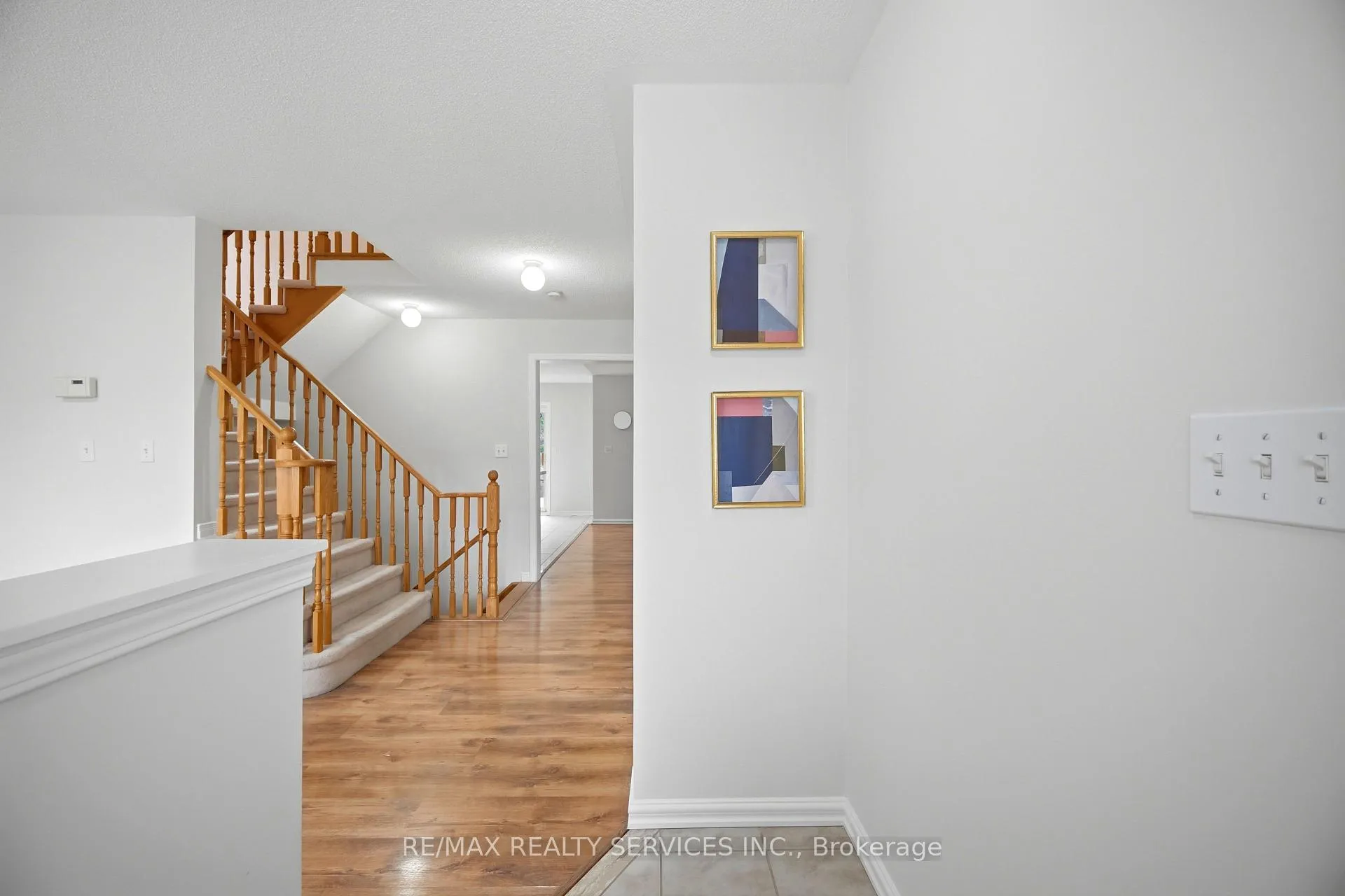Photo 4 of 21 Upper Highlands Drive, Brampton, Heart Lake East — HOMEH