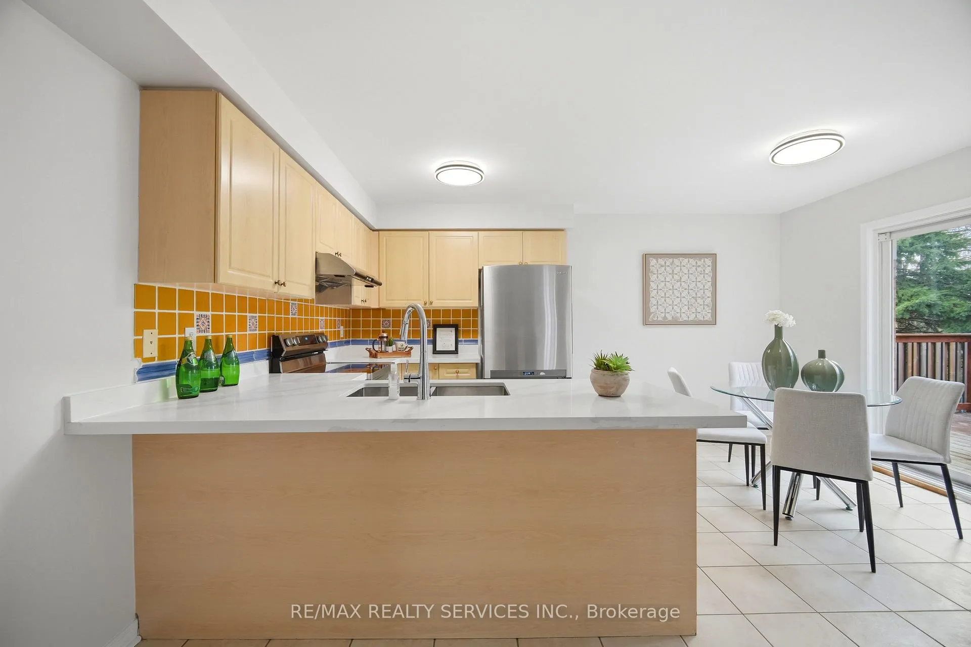 Photo 11 of 21 Upper Highlands Drive, Brampton, Heart Lake East — HOMEH