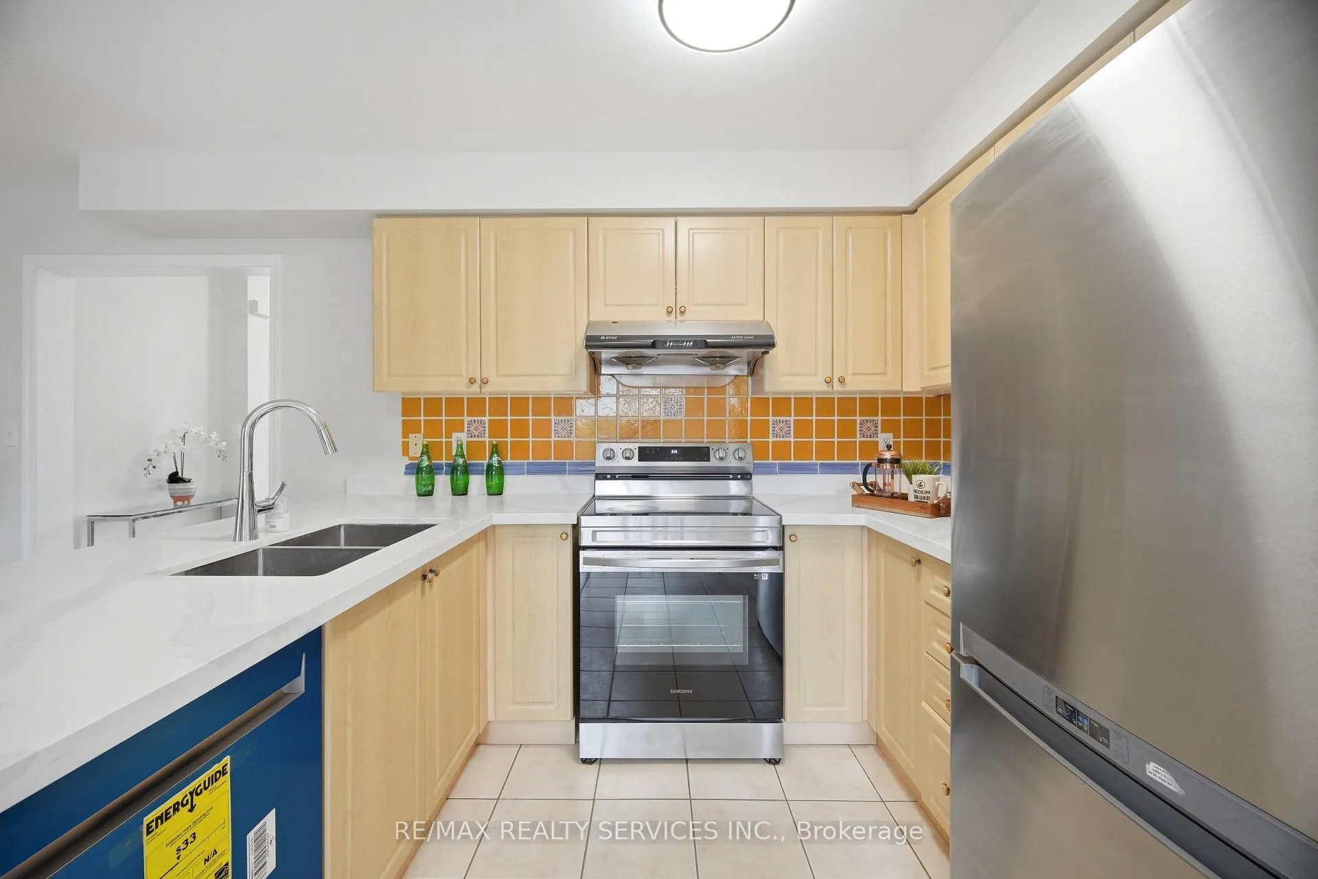 Photo 12 of 21 Upper Highlands Drive, Brampton, Heart Lake East — HOMEH