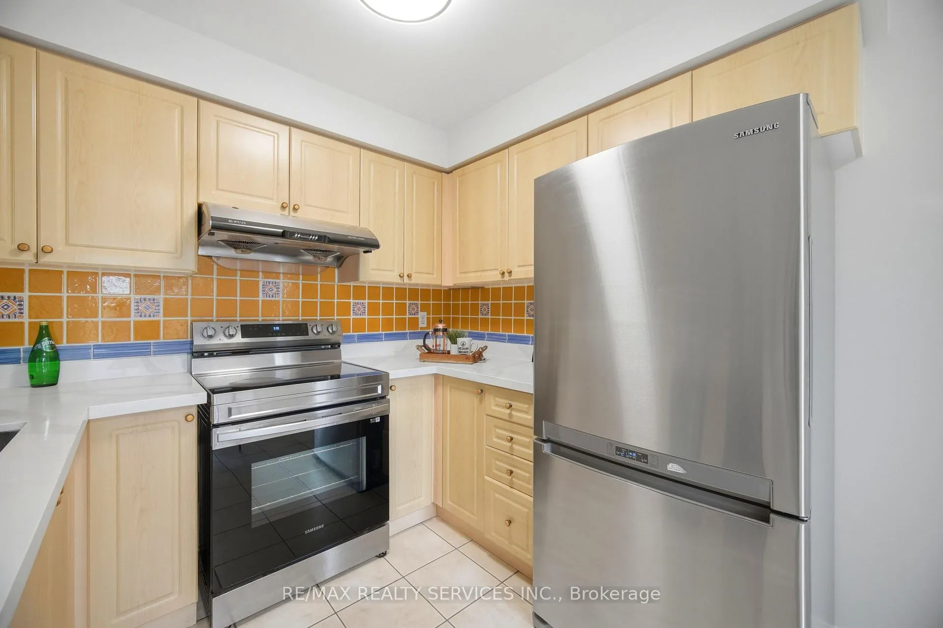Photo 13 of 21 Upper Highlands Drive, Brampton, Heart Lake East — HOMEH