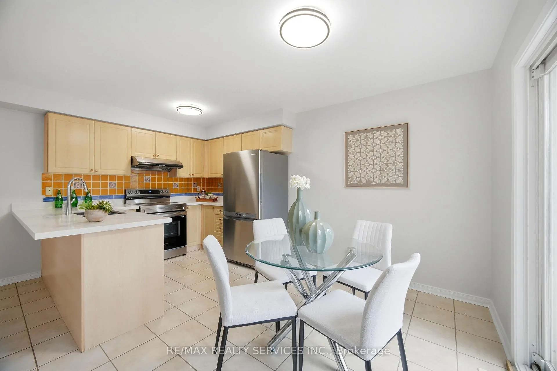 Photo 16 of 21 Upper Highlands Drive, Brampton, Heart Lake East — HOMEH