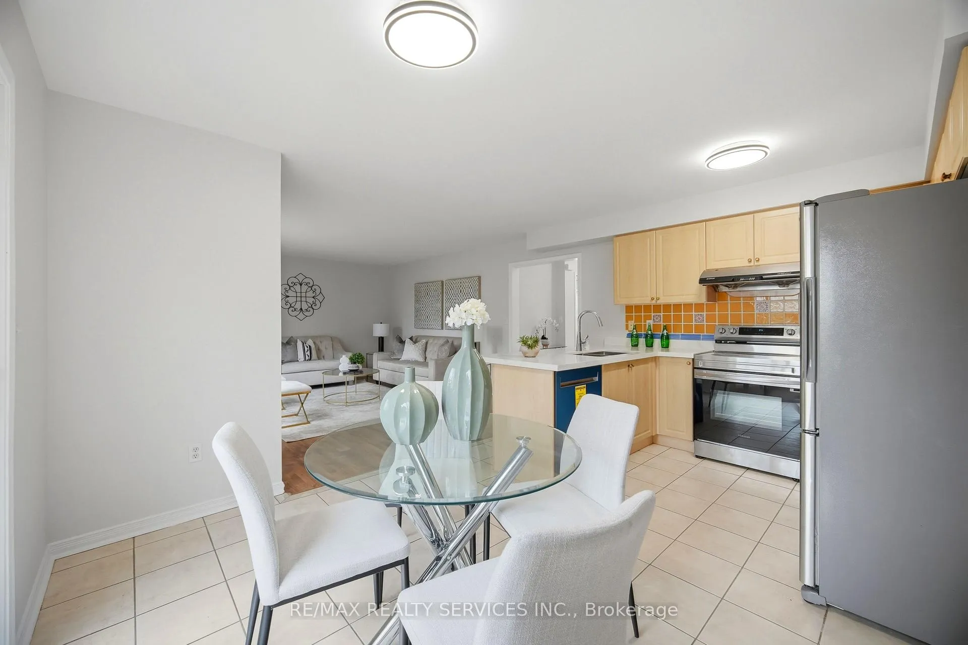 Photo 17 of 21 Upper Highlands Drive, Brampton, Heart Lake East — HOMEH
