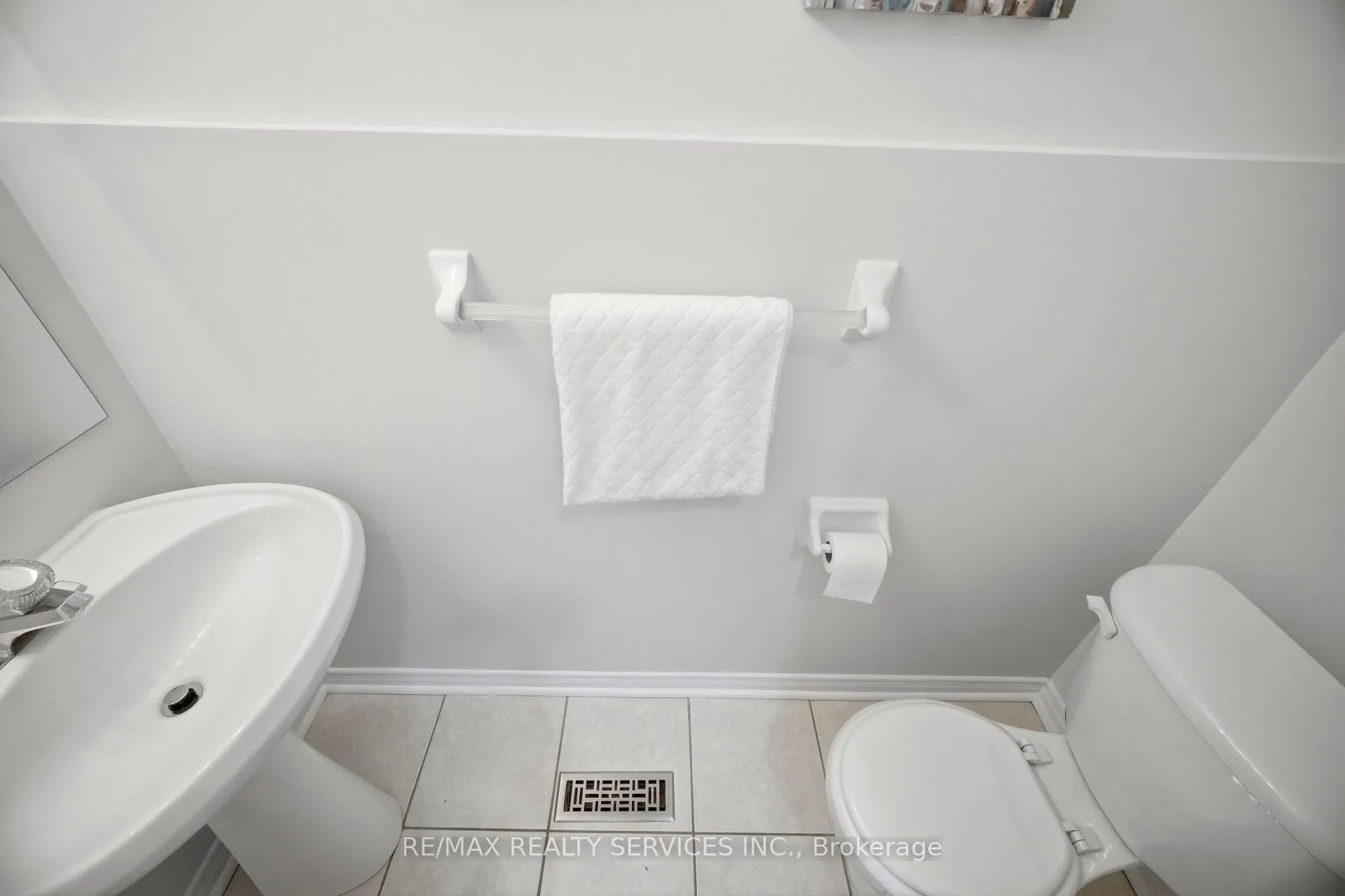 Photo 18 of 21 Upper Highlands Drive, Brampton, Heart Lake East — HOMEH