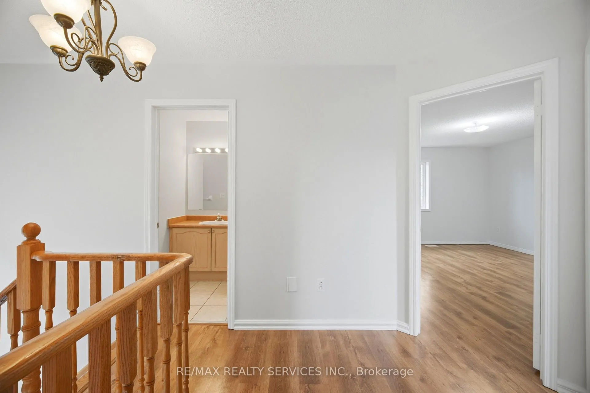 Photo 19 of 21 Upper Highlands Drive, Brampton, Heart Lake East — HOMEH