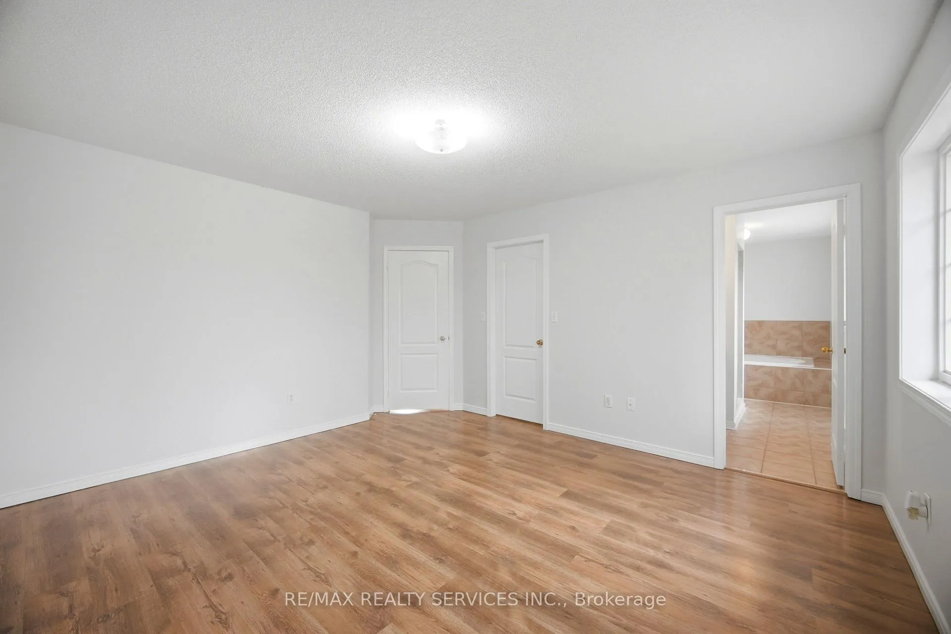 Photo 22 of 21 Upper Highlands Drive, Brampton, Heart Lake East — HOMEH