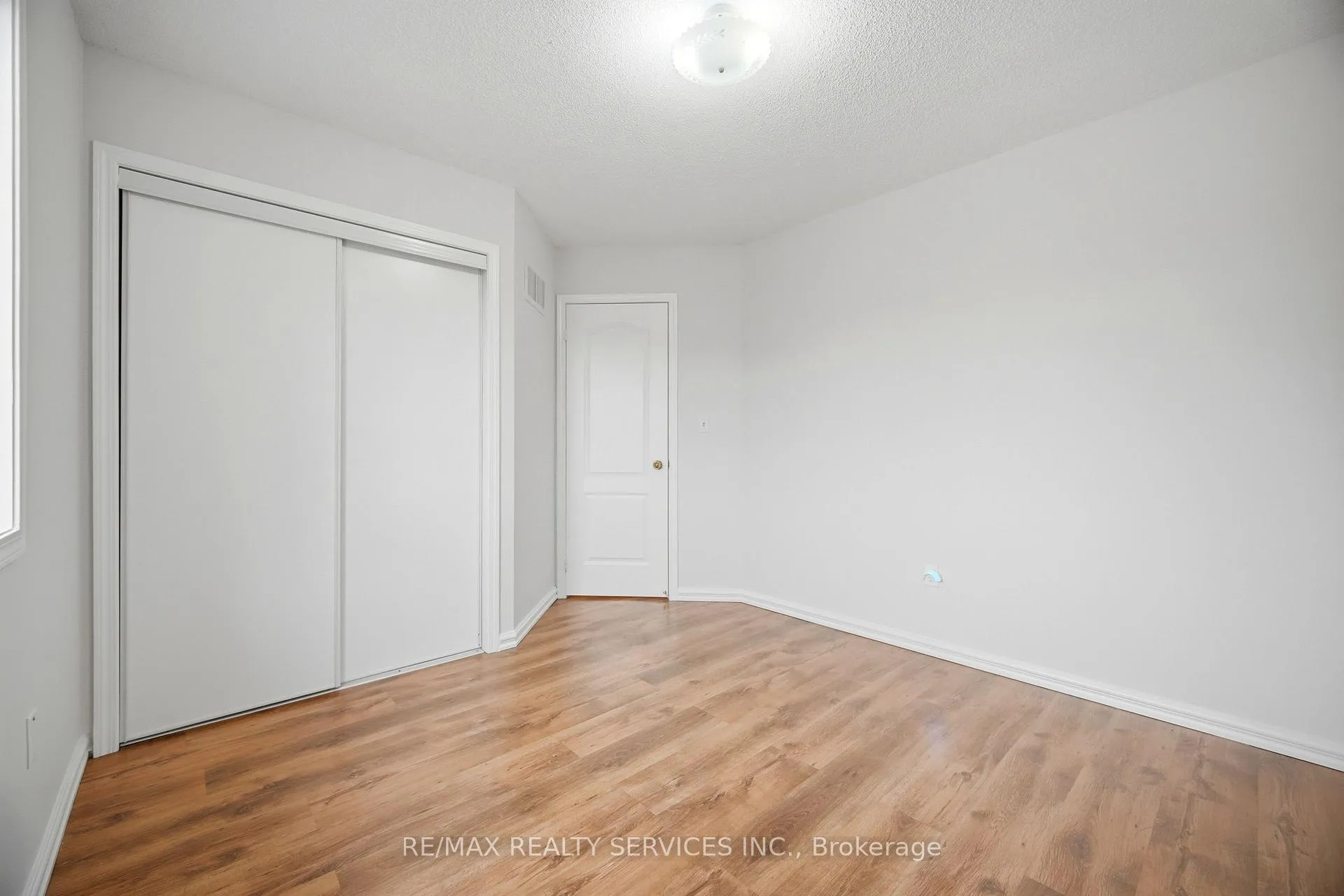 Photo 29 of 21 Upper Highlands Drive, Brampton, Heart Lake East — HOMEH