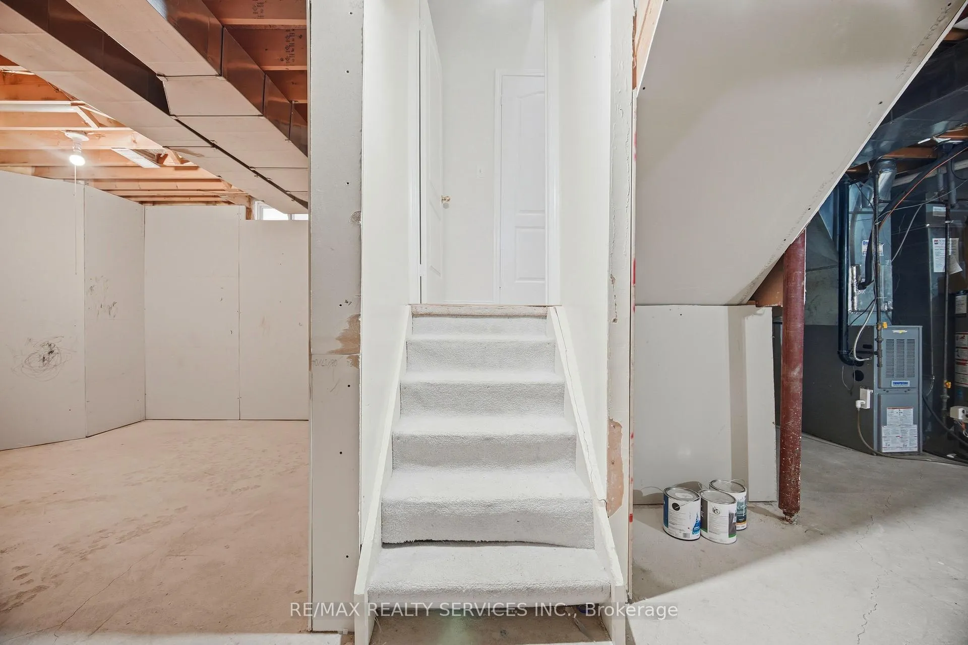 Photo 32 of 21 Upper Highlands Drive, Brampton, Heart Lake East — HOMEH
