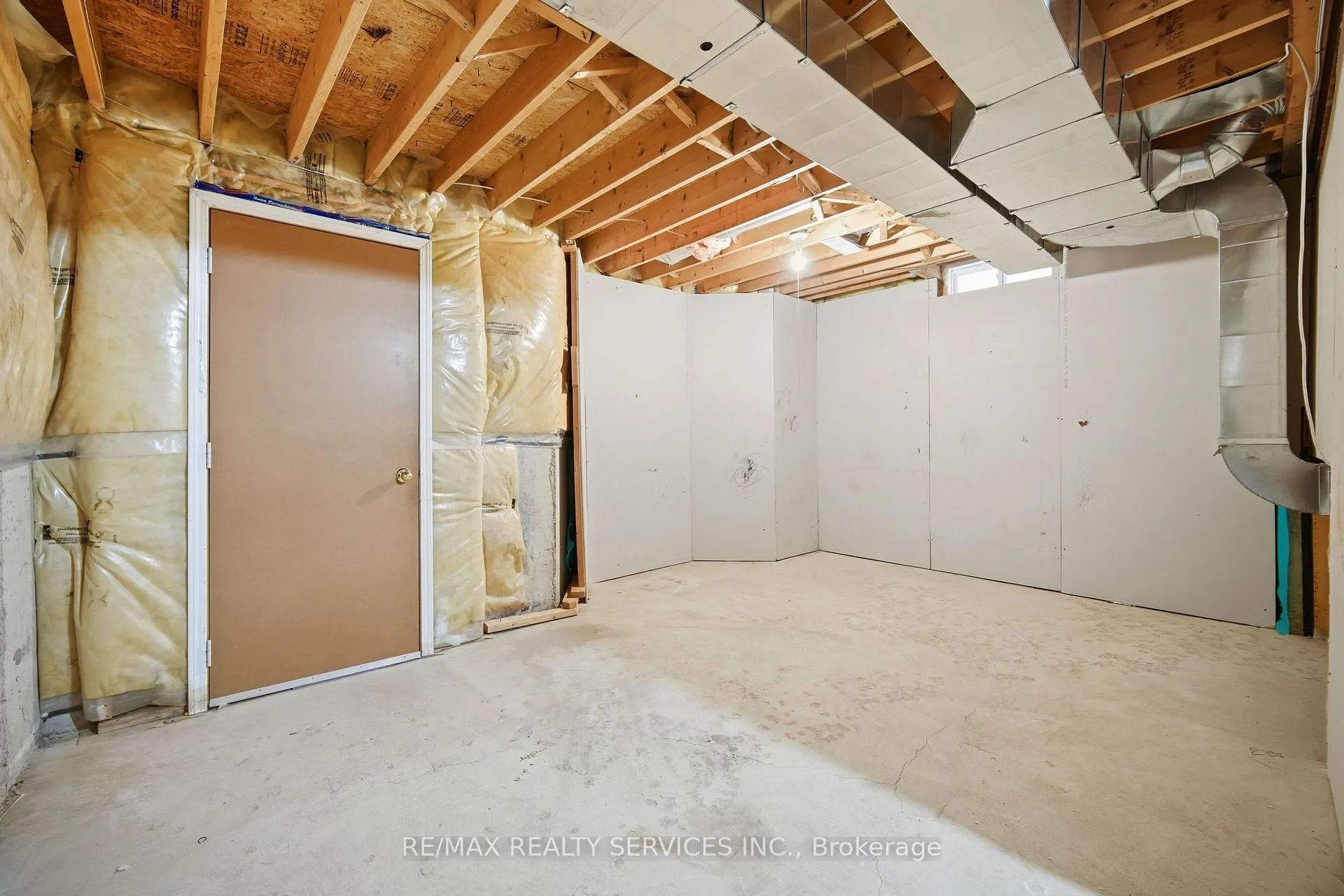 Photo 33 of 21 Upper Highlands Drive, Brampton, Heart Lake East — HOMEH