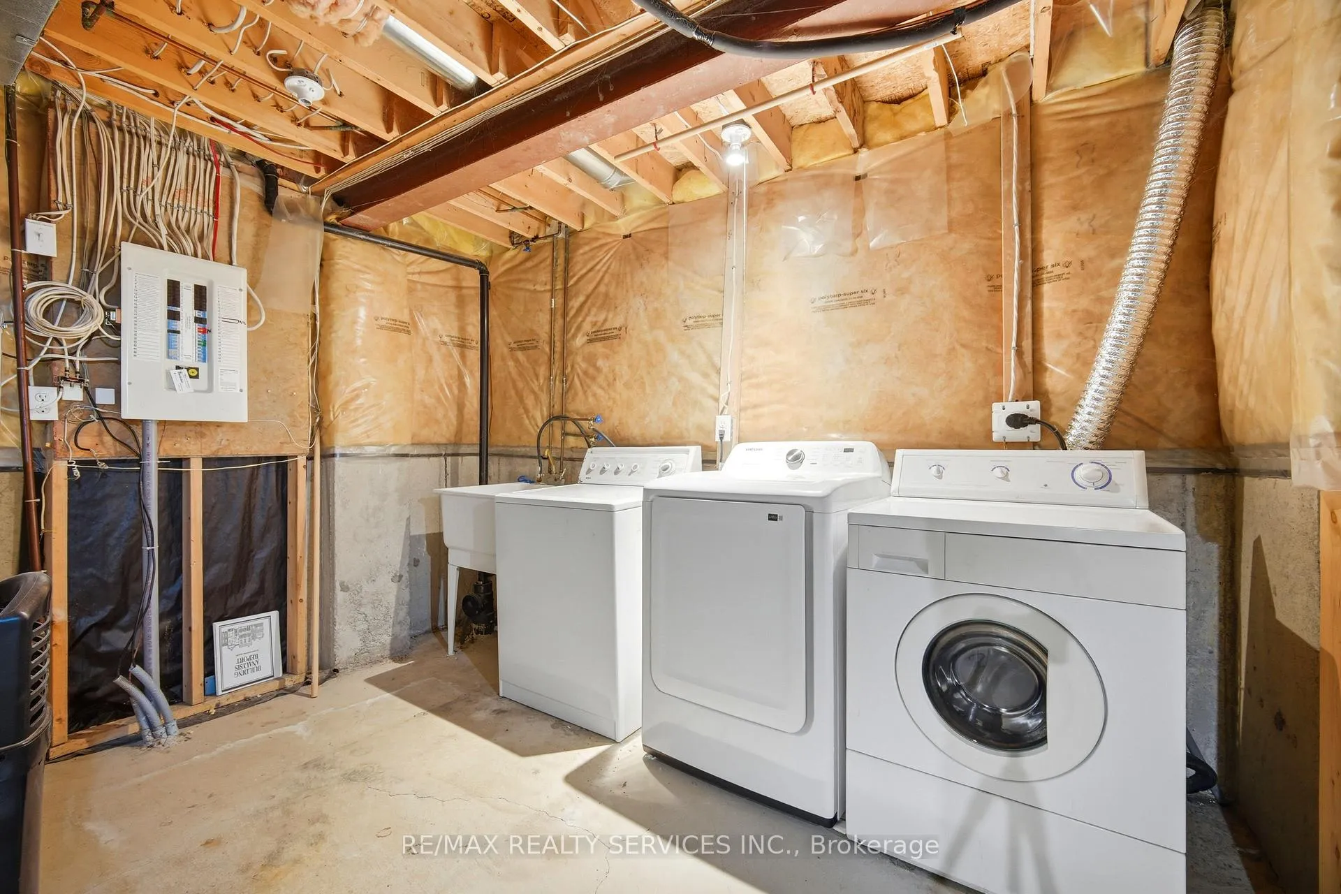 Photo 37 of 21 Upper Highlands Drive, Brampton, Heart Lake East — HOMEH