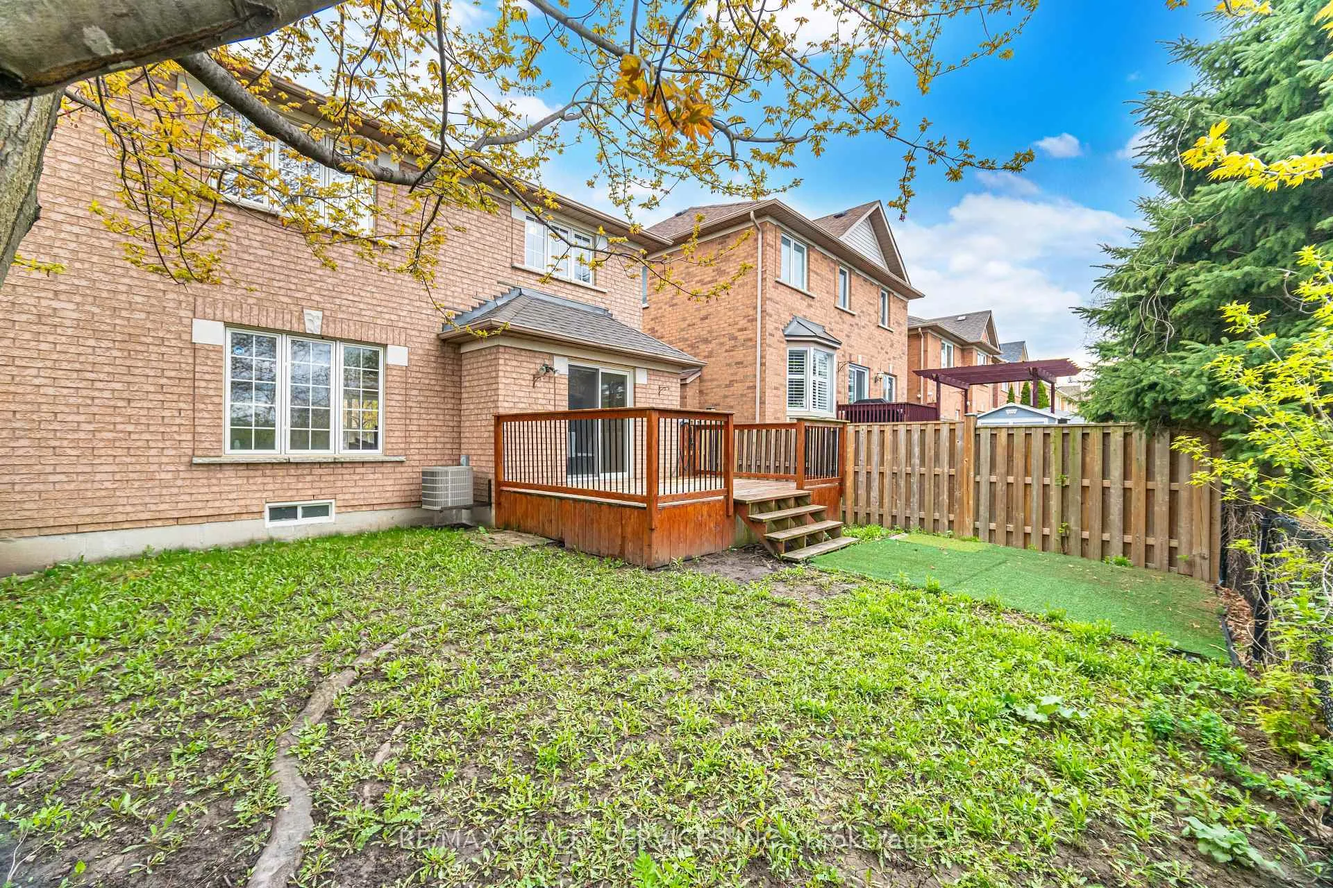 Photo 39 of 21 Upper Highlands Drive, Brampton, Heart Lake East — HOMEH