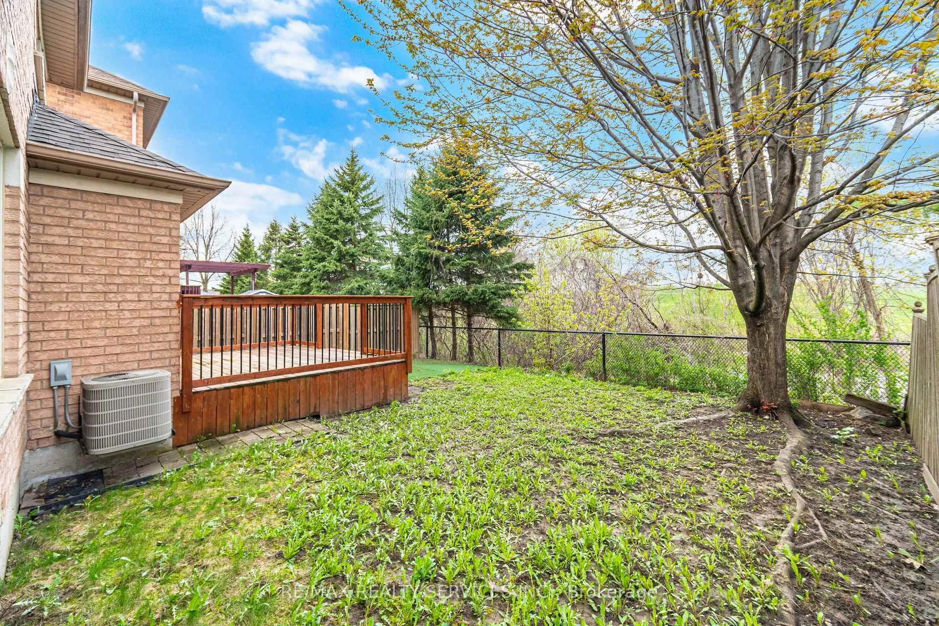 Photo 40 of 21 Upper Highlands Drive, Brampton, Heart Lake East — HOMEH