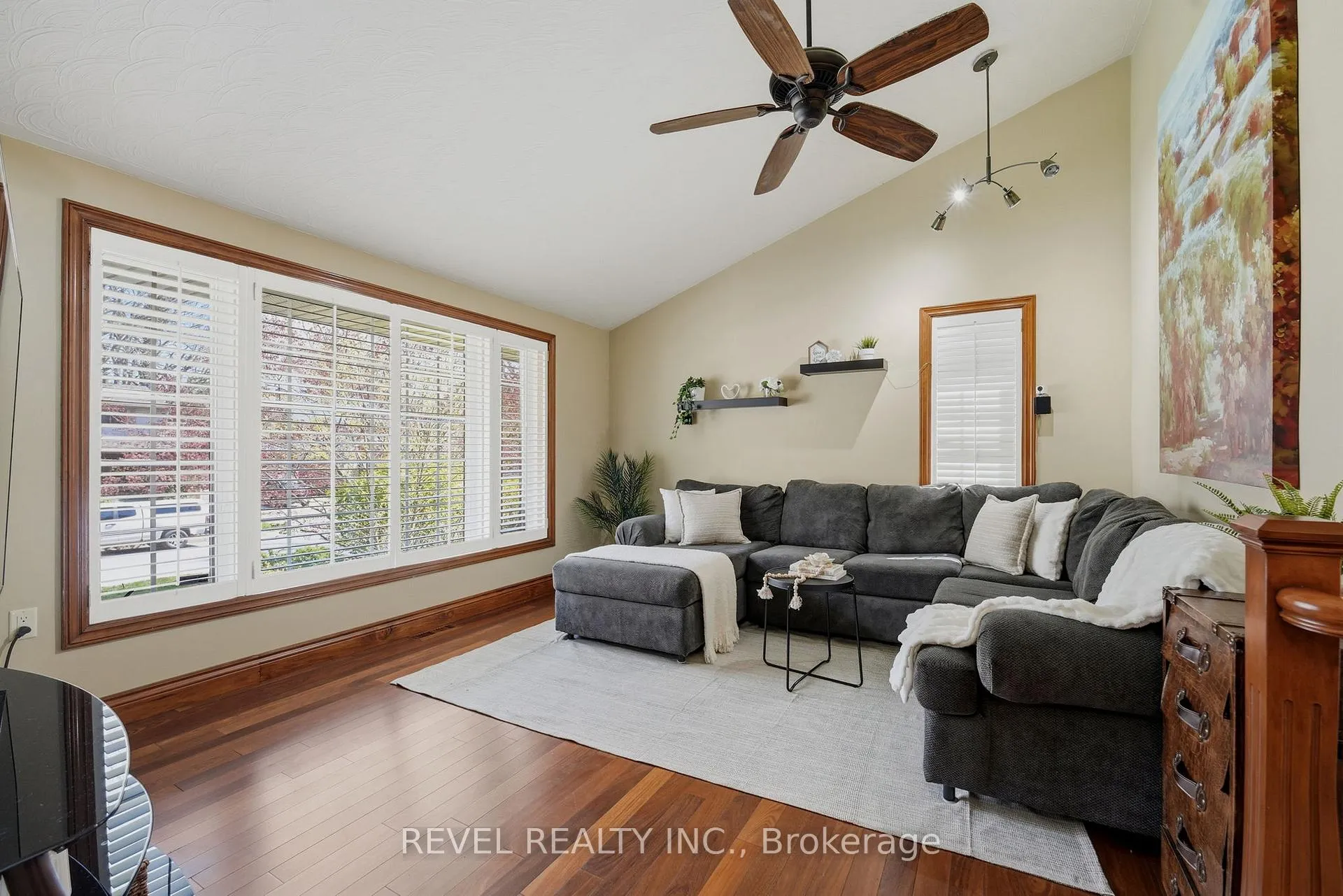 Photo 4 of 63 Millbridge Crescent, Pelham, Fonthill — HOMEH