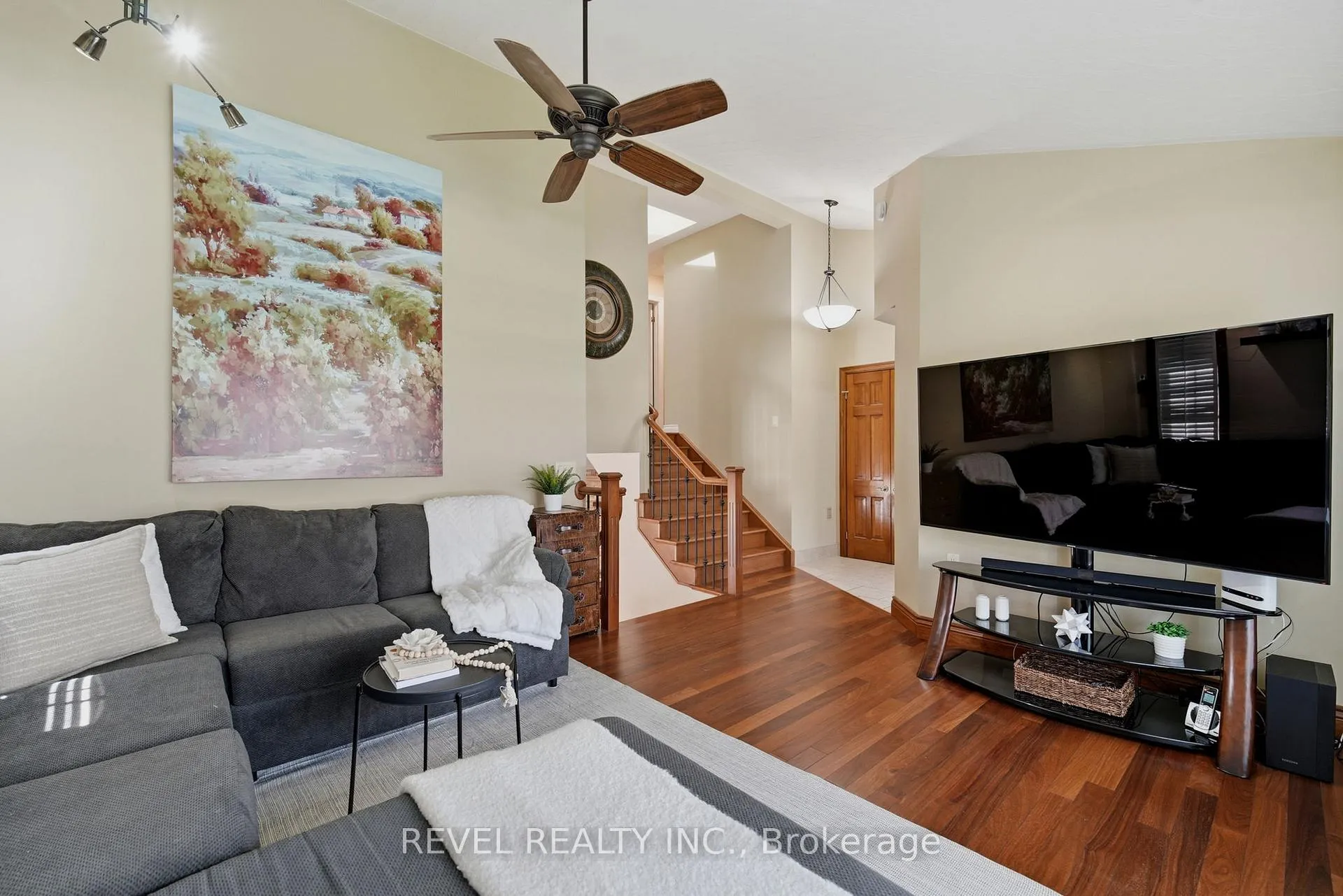Photo 5 of 63 Millbridge Crescent, Pelham, Fonthill — HOMEH