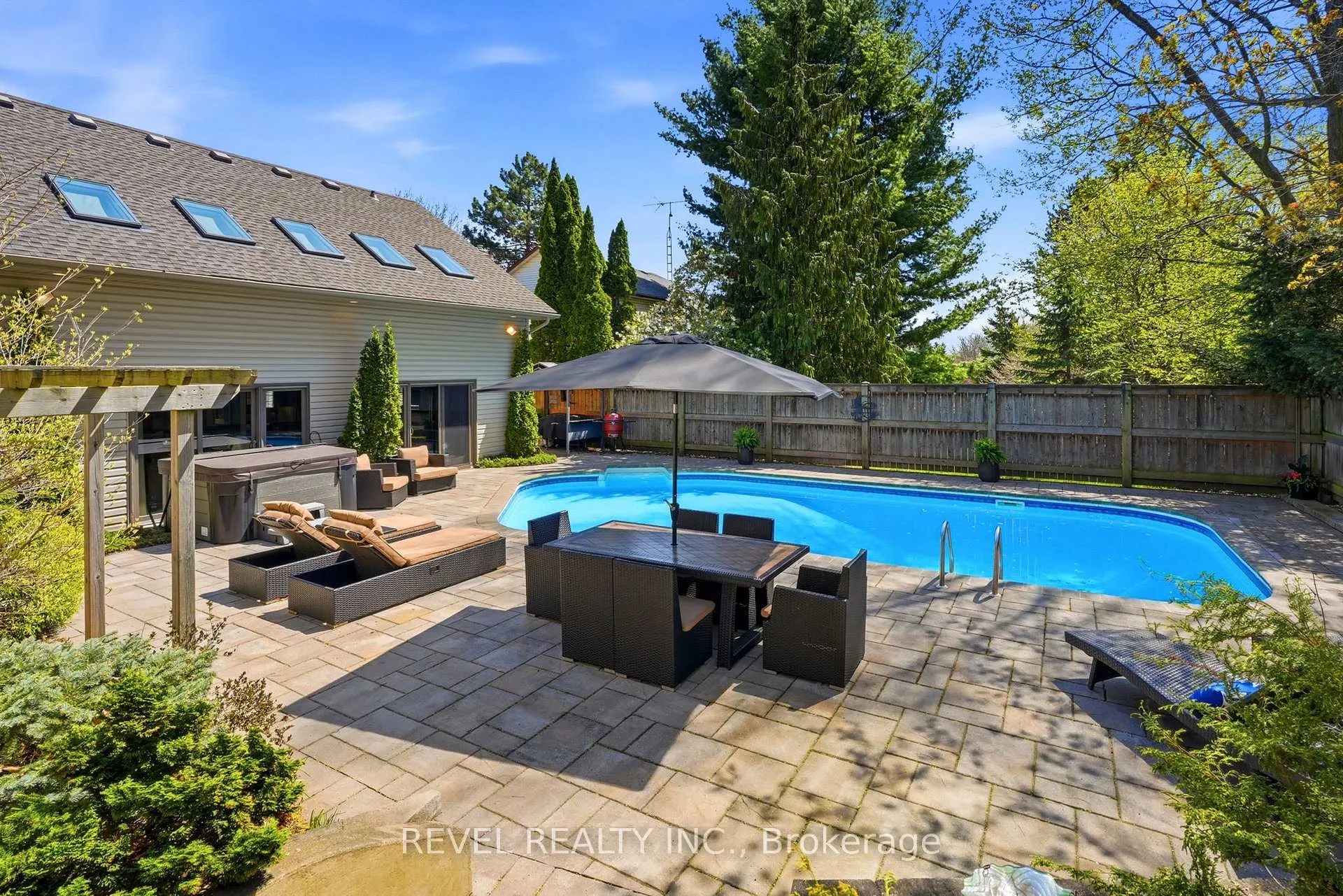 Photo 33 of 63 Millbridge Crescent, Pelham, Fonthill — HOMEH