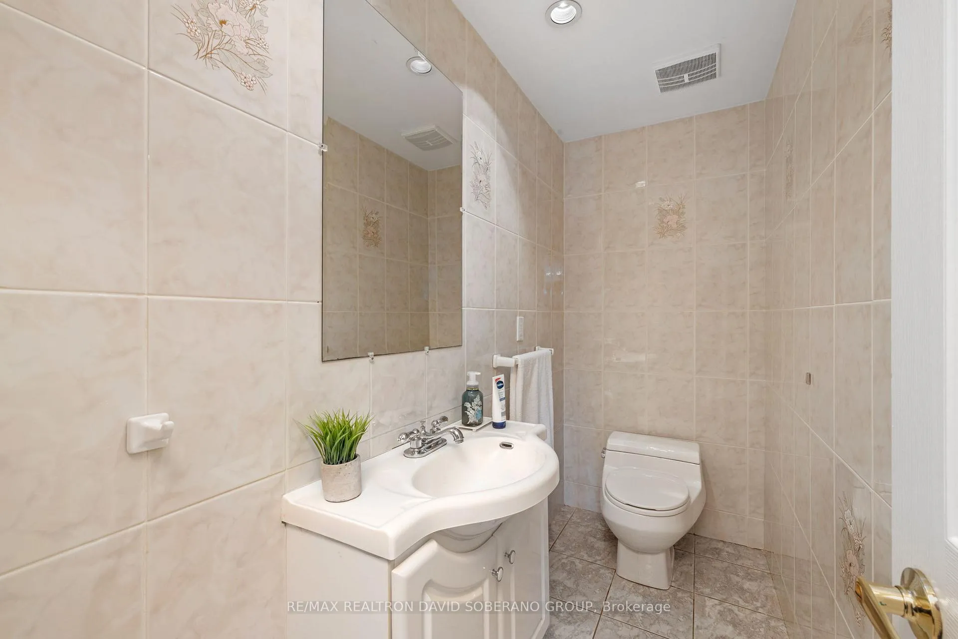 Photo 17 of 168 Clanton Park Road, North York, Clanton Park — HOMEH