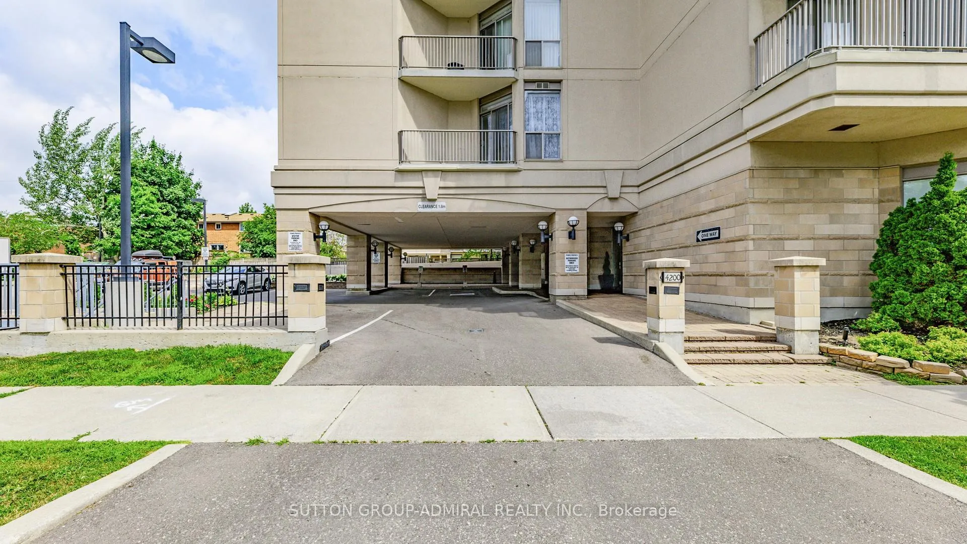 Photo 3 of Unit 707, 4200 Bathurst Street, North York, Clanton Park — HOMEH