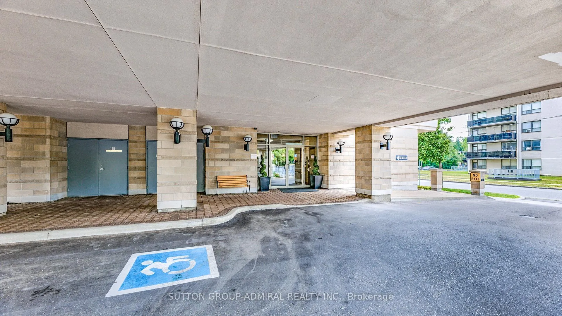 Photo 4 of Unit 707, 4200 Bathurst Street, North York, Clanton Park — HOMEH