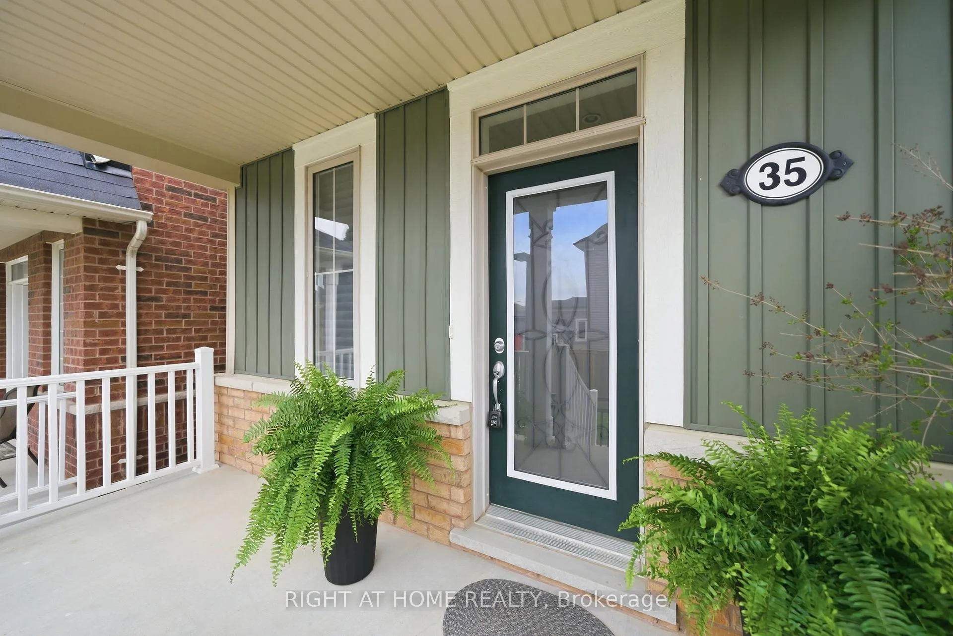 Photo 3 of 35 Gough Lane, Clarington, Bowmanville — HOMEH