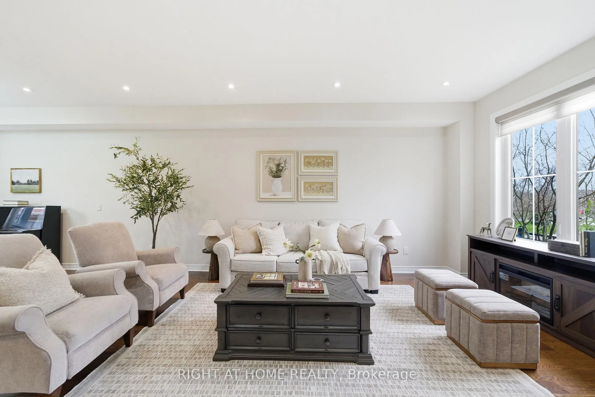 Photo 6 of 35 Gough Lane, Clarington, Bowmanville — HOMEH