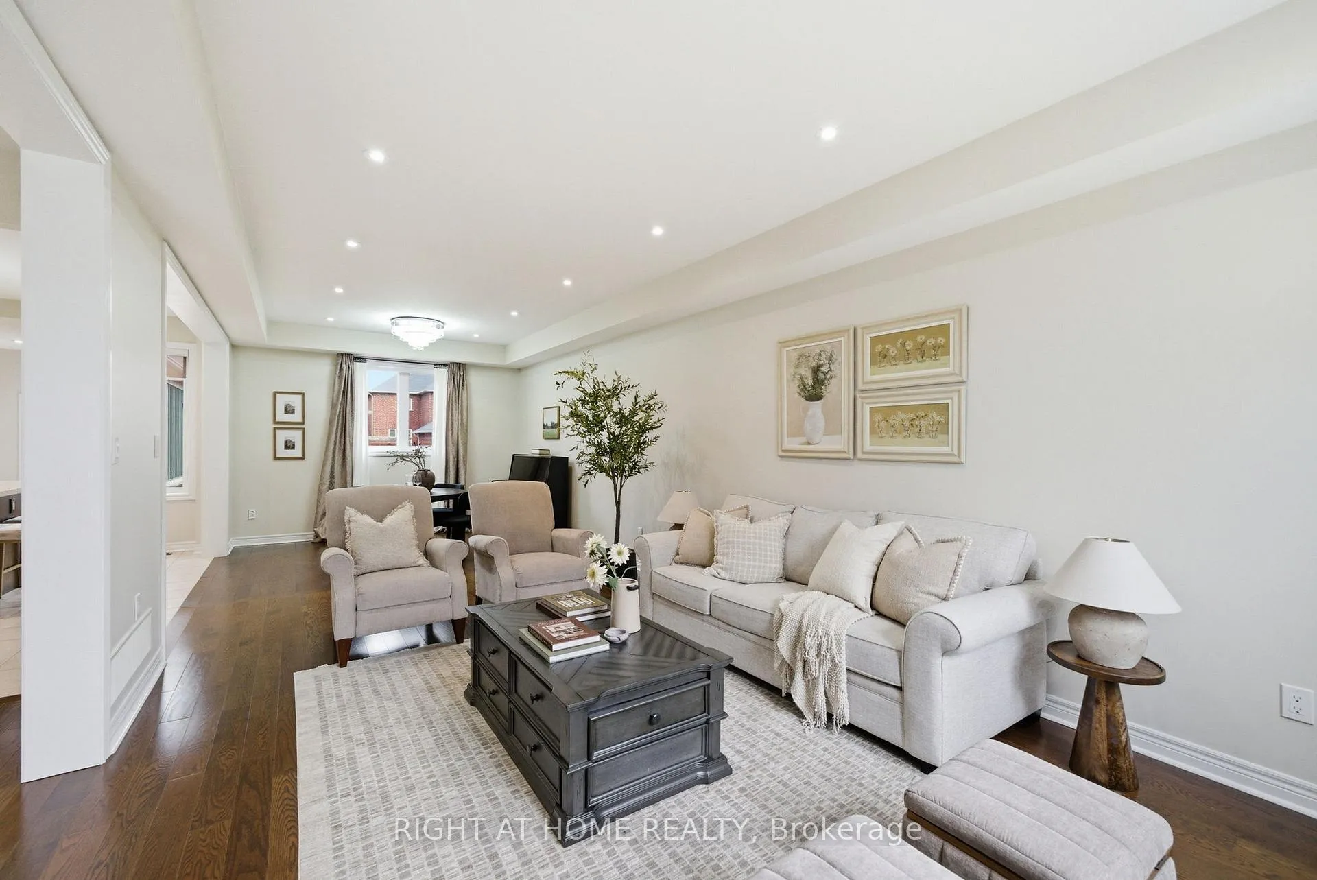 Photo 7 of 35 Gough Lane, Clarington, Bowmanville — HOMEH